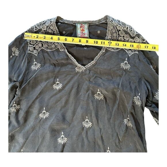 Johnny Was Blouse Womens Small Gray Embroidered Boho Bell Sleeve V-Neck Tunic - Picture 6 of 9